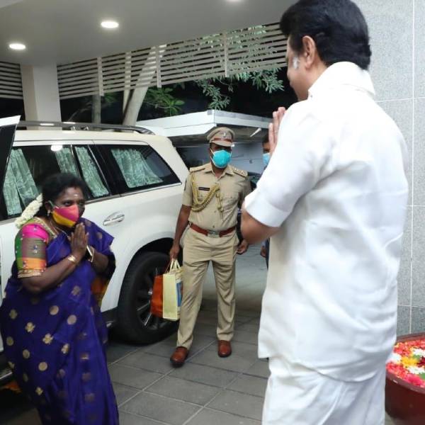 Puducherry Deputy Governor Tamilisai Soundararajan met Tamil Nadu Chief Minister MK Stalin today Puducherry Deputy Governor Tamilisai Soundararajan met Tamil Nadu Chief Minister MK Stalin today