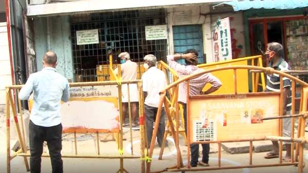 தண்டவாளத்தில் நடந்தனர்