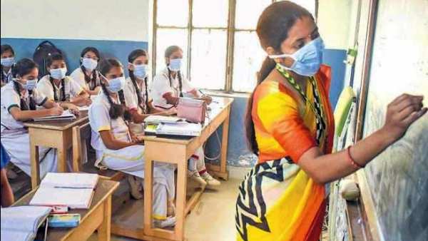 ஆசிரியர்கள் பள்ளிக்கு வர வேண்டும்