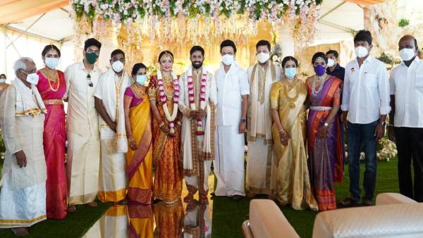 கிரிக்கெட் வீரருடன் திருமணம்