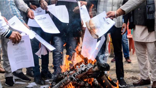 TN, Punjab and Haryana Farmers burnt Copies of new farm laws TN, Punjab and Haryana Farmers burnt Copies of new farm laws