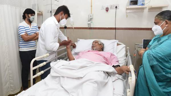 எப்படி சேர்ந்தார்