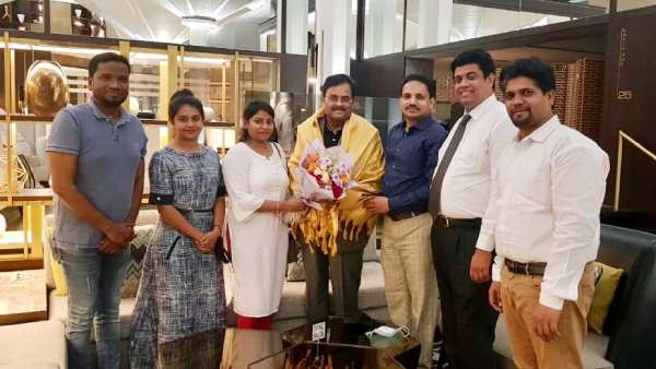 Dubai businessman Latchumanan give 100 oxygen concentrator to Tn govt Dubai businessman Latchumanan give 100 oxygen concentrator to Tn govt