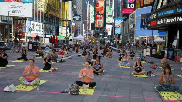 International Yoga Da: Thousands of People attend Yoga celebrations in New York International Yoga Da: Thousands of People attend Yoga celebrations in New York