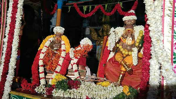 பக்தர்களின் ஆடிச்சுற்று