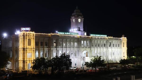 Chennai Corporation has banned the opening of shopping malls and shops in 9 public places from tomorrow Chennai Corporation has banned the opening of shopping malls and shops in 9 public places from tomorrow