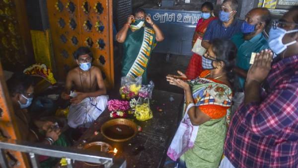 பக்தர்கள் தரிசனம்