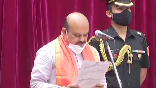 இன்று காலை முதல்வர் பதவியேற்பு