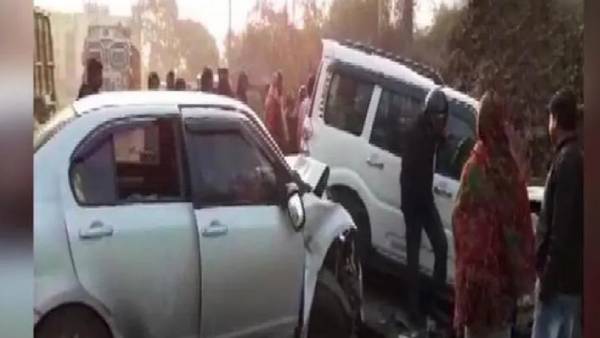 Seven people were killed when two cars collided in Telangana Seven people were killed when two cars collided in Telangana