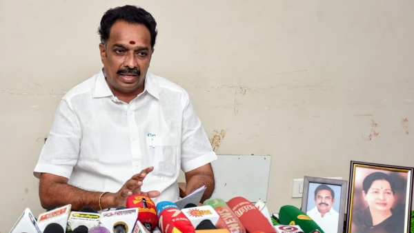 ஆதரவாளர்கள் முற்றுகை