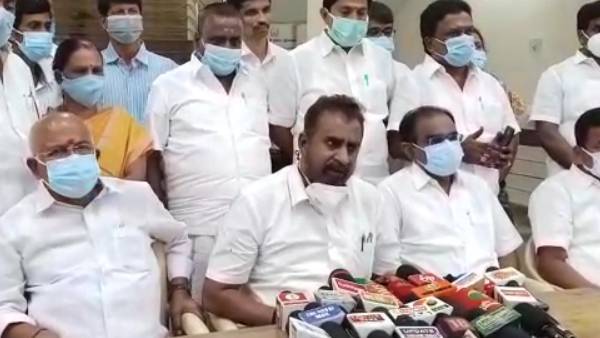 ஆட்சியர் மனு வாங்கினார்