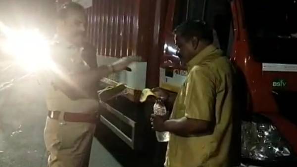 டீ பிஸ்கெட் கொடுப்பார்