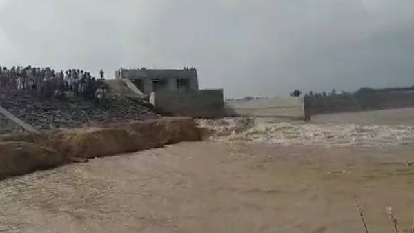 Villupuram: Demand of farmers to rebuild in thenpennai river dam Villupuram: Demand of farmers to rebuild in thenpennai river dam