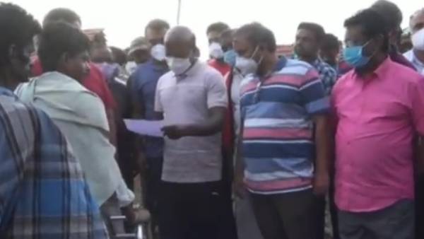 15 கிலோமீட்டர் நடந்து சென்ற அமைச்சர்