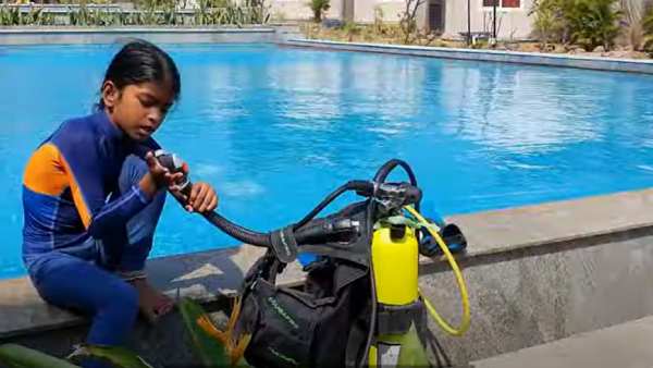 Eight years old girls Scuba diving video goes viral Eight years old girls Scuba diving video goes viral