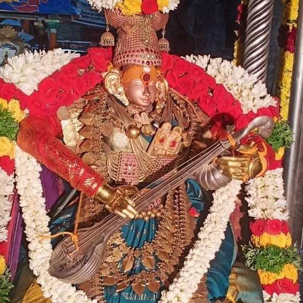 நாகங்களுக்குள் சண்டை
