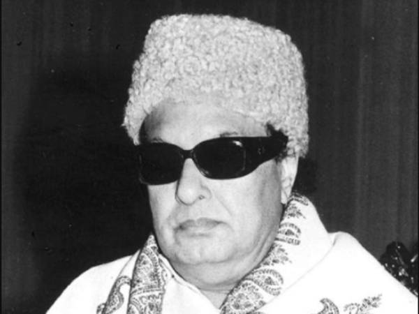 வாகனம் கிளம்பியது