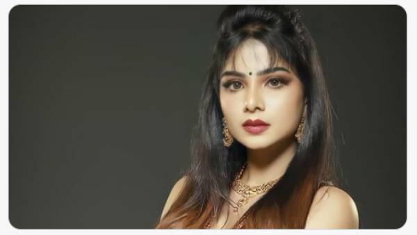 அது மட்டும் தனியா தெரியுதே