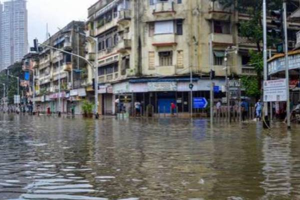 கடும் வெள்ளப்பெருக்கு