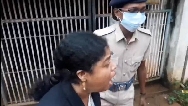 அழுது புரண்ட பிரியதர்ஷினி