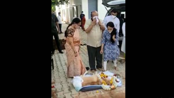 குடும்பமே குமுறி குமுறி அழுகை