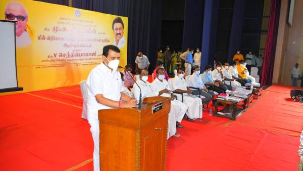 பாராட்டித் தள்ளிய உதயநிதி