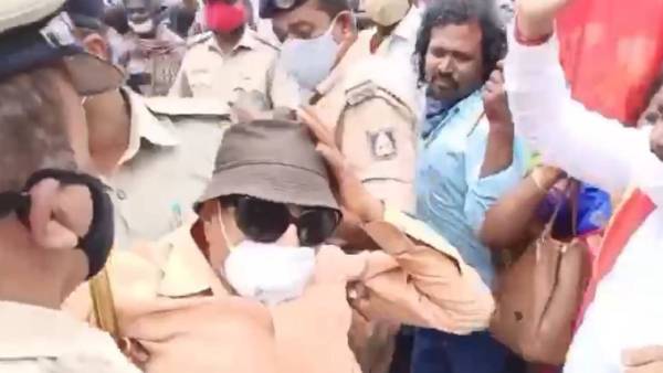 தமிழ் பெயர் அழிப்பு