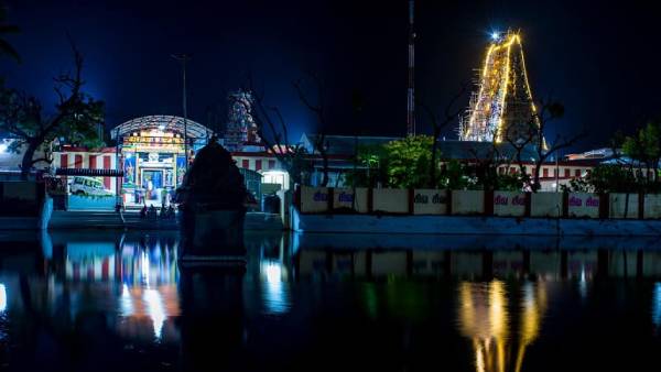 Aadi 2nd Saturday: Devotees worship at Thirunallar and Kutchanur Saneeswarar temples Aadi 2nd Saturday: Devotees worship at Thirunallar and Kutchanur Saneeswarar temples