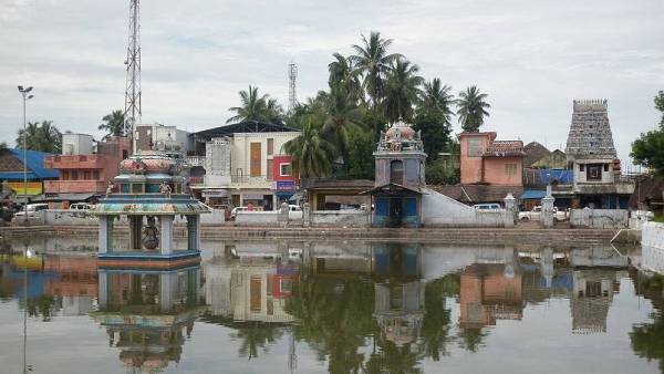 Aadi 2nd Saturday: Devotees worship at Thirunallar and Kutchanur Saneeswarar temples Aadi 2nd Saturday: Devotees worship at Thirunallar and Kutchanur Saneeswarar temples