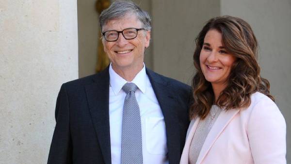 Bill Gates and Melinda Gates divorced after 27 years Bill Gates and Melinda Gates divorced after 27 years