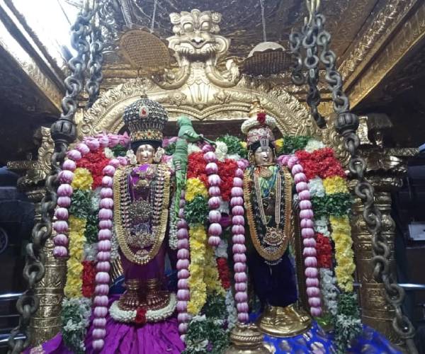 உள் பிரகாரத்தில் வலம் வரும் ஆண்டாள்