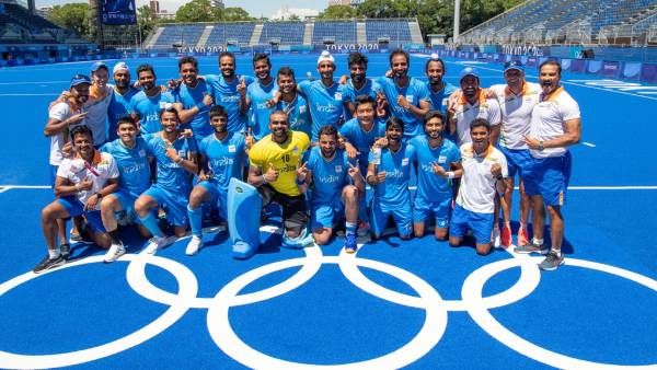 Political and cinema celebrities have been congratulating the historic Indian hockey team Political and cinema celebrities have been congratulating the historic Indian hockey team
