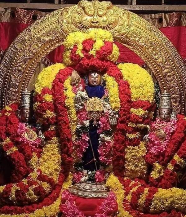 முருகனுக்கு அபிஷேகம்