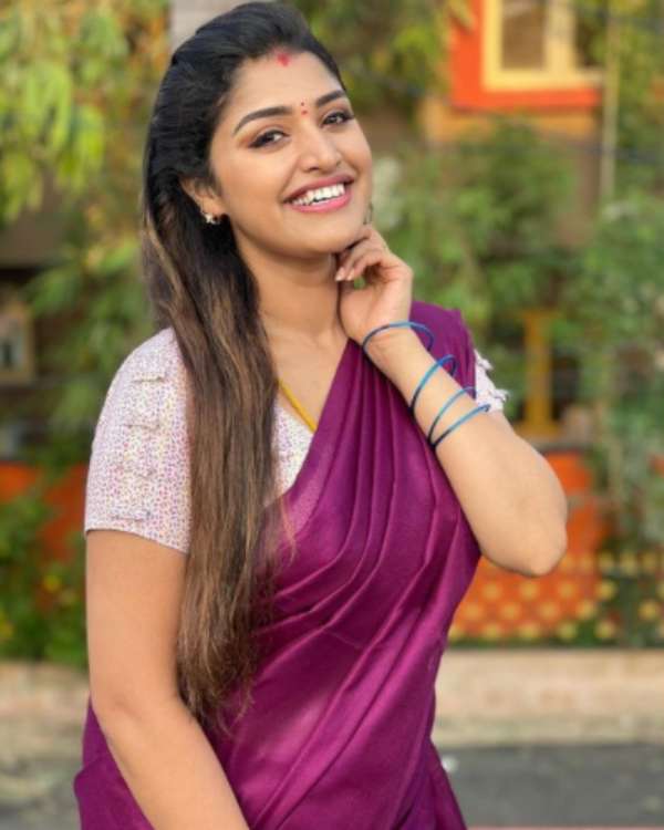 ஸ்லீவ்லெஸ் ஜாக்கெட்டில் தரிசனமா