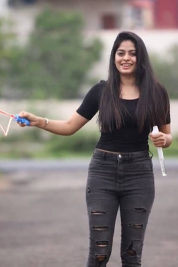 பரபரக்கும் ரசிகர்கள்