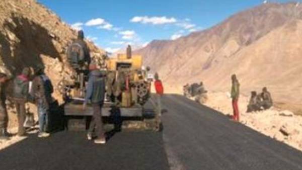 India Builds Worlds Highest Road In Ladakh India Builds Worlds Highest Road In Ladakh