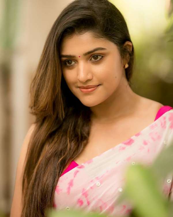 இளசுகளின் மனசில் ராணி தான்