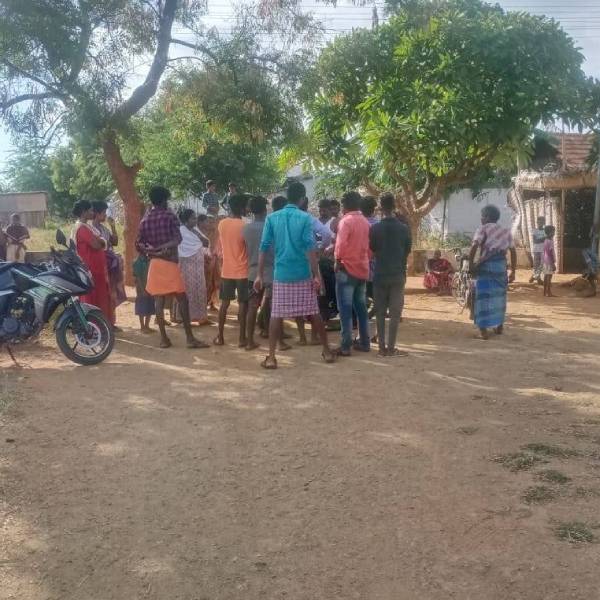 பொதுமக்களிடம் இருந்து மீட்ட போலீஸ்