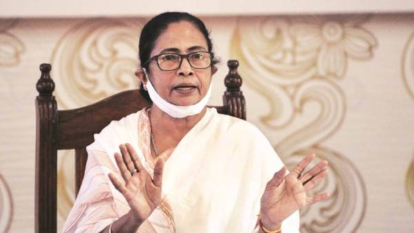 வெற்றிக்கான கட்டாயத்தில் மம்தா பானர்ஜி