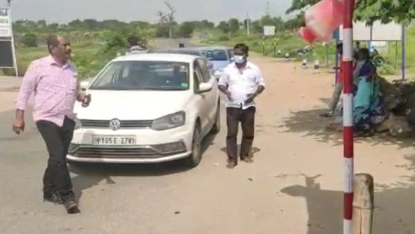 சுற்றுலா பயணிகள்