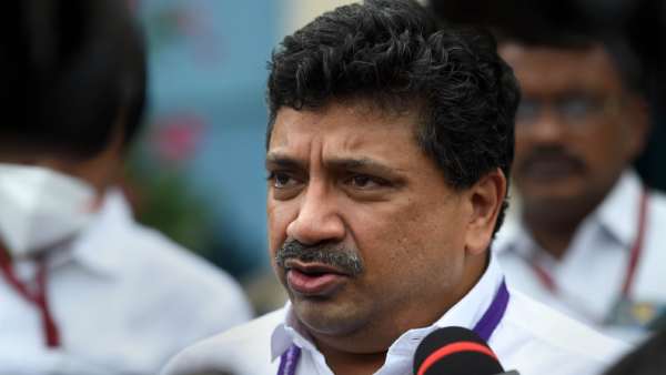 ஐடி என்றால் சமூக வலைத்தளம் மட்டுமல்ல