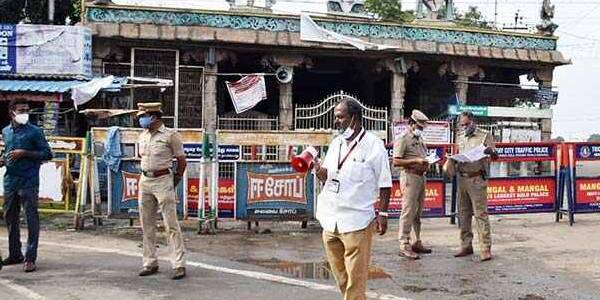 காவிரிக்கரையோரங்களில் தர்ப்பணம்