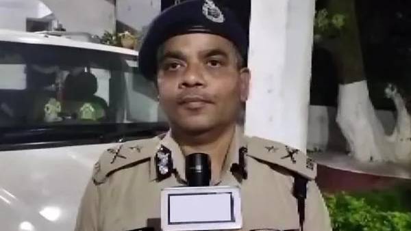 உச்சகட்ட பதற்றம்.. விஸ்வ ஹிந்து பரிஷத் பேரணியில் மசூதிக்கு தீவைப்பு? திரிபுராவில் என்னதான் நடக்கிறது