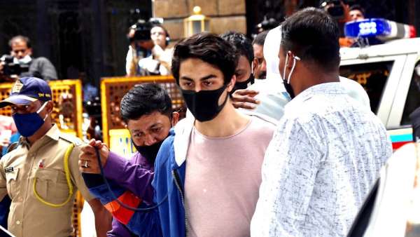 ஷாருக்கானிடம் பணம் பறிக்க ஆர்யன் கான் கைது? விசாரணை டீம் அமைத்தது உத்தவ் அரசு! 