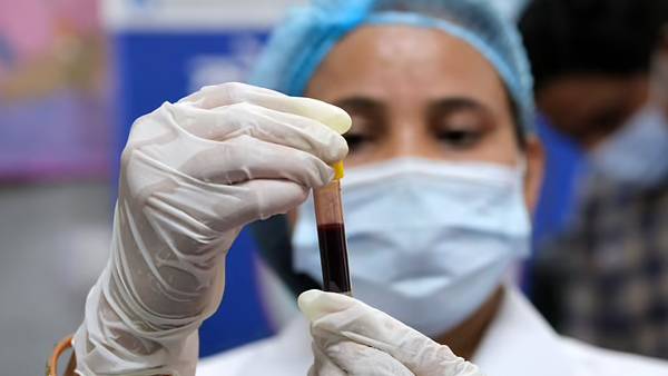 இந்தியாவில் கடந்த 24 மணி நேரத்தில் 12,338 பேருக்கு கொரோனா.. 164 பேர் பலி! 