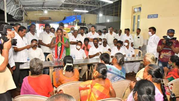 அதிமுக வேட்பாளர்