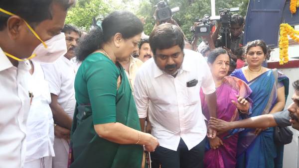 அதிமுக ஆலமரம்