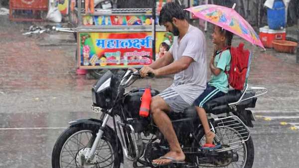 பின்சீட்டில் குழந்தை