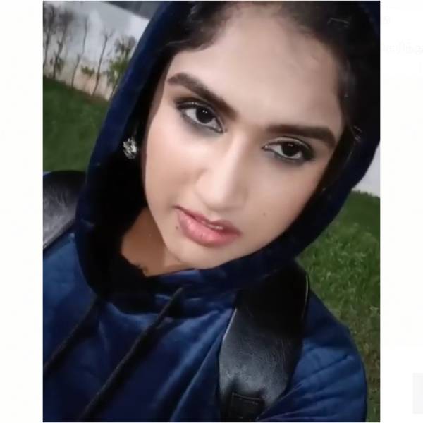 மாலையும் கழுத்துமாக