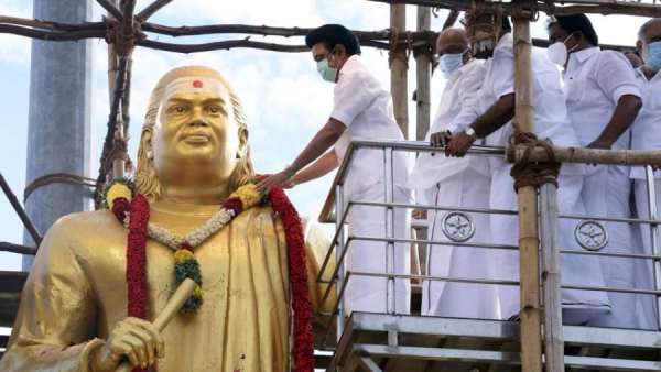 பசும்பொன்னில் முத்துராமலிங்க தேவர் நினைவிடத்தில் முதல்வர் ஸ்டாலின் மரியாதை 